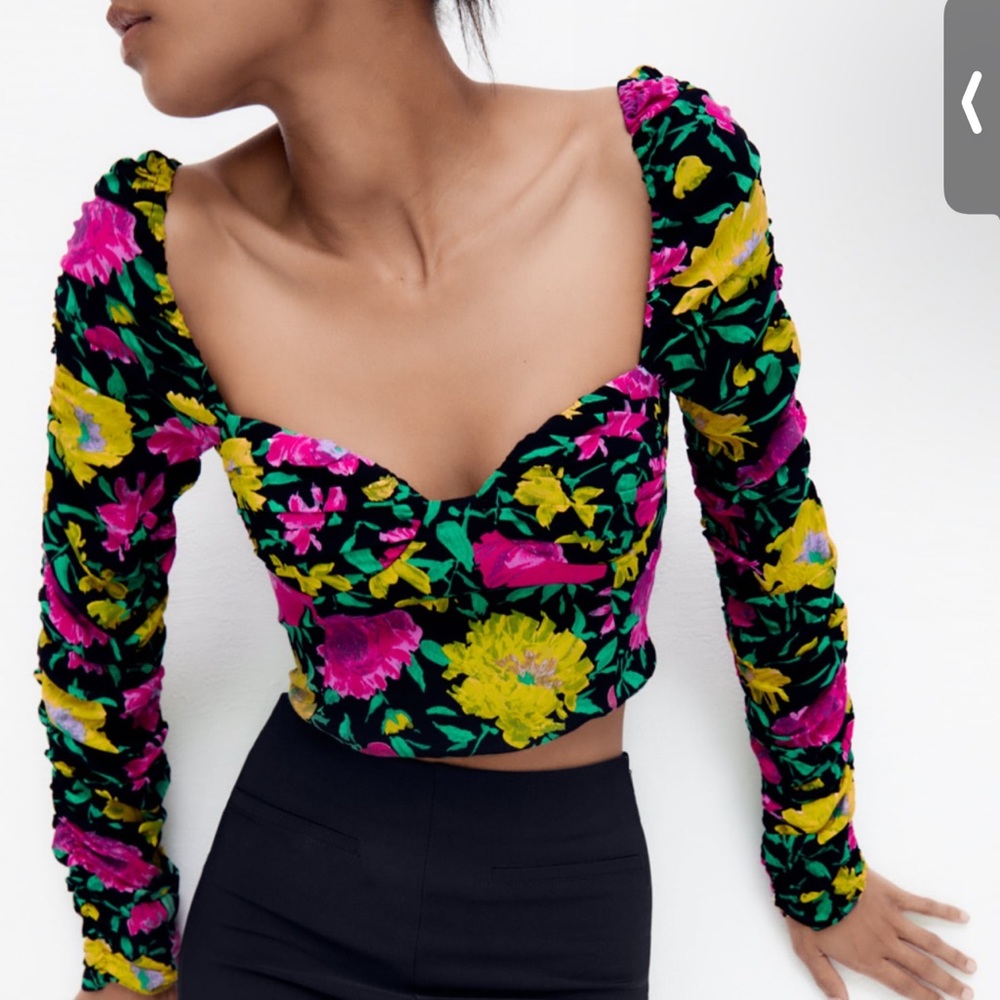 Brand new! Zara floral 🌺 printed top!!